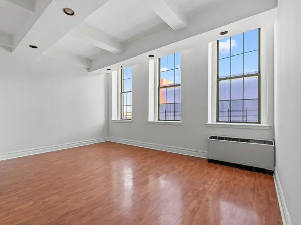 45-02 Ditmars Boulevard image 1 of 5