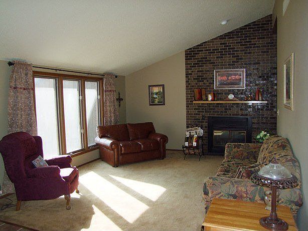 2nd image of 704 Meadow Ln