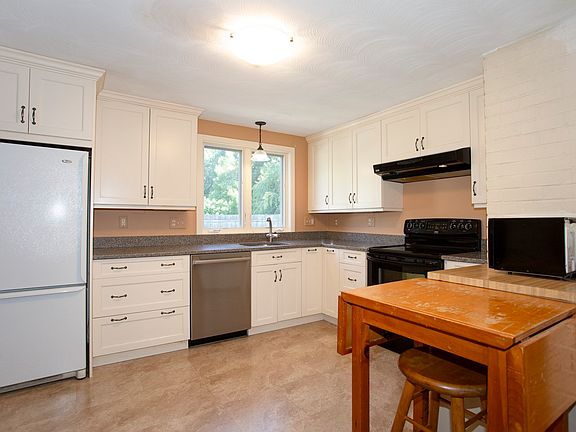 4th image of 11 Mary Agnes Rd