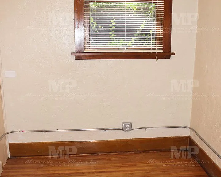 322 1/2 W Laurel St — Photo 11