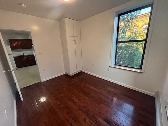4th image of 308 Irving Ave APT 2L