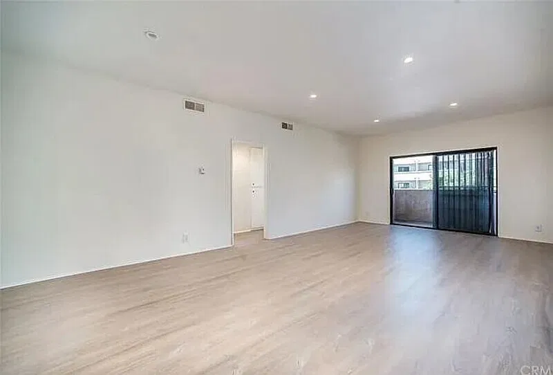 2 bed, 2.0 bath, 1035 sqft, $1,727 — Photo 3