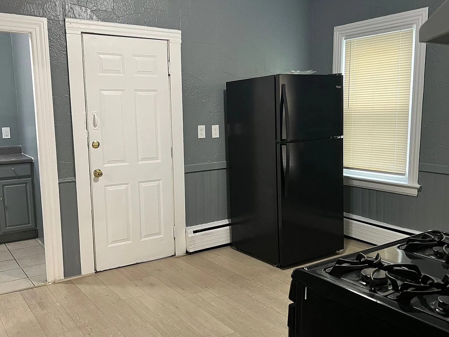 3 bed, 1140 sqft, $2,180 — Photo 2