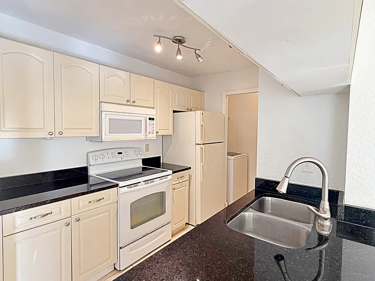2550 N Alafaya Trl #4205 — Photo 5
