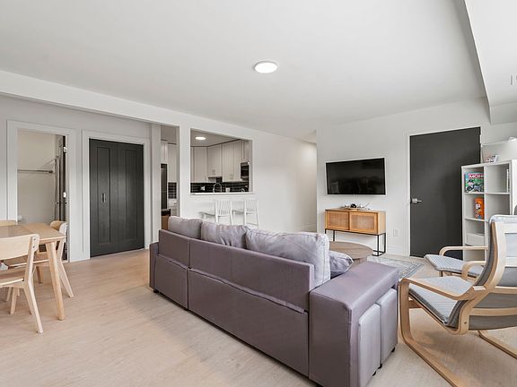 4th image of 100 W Taylor Run Pkwy APT 2