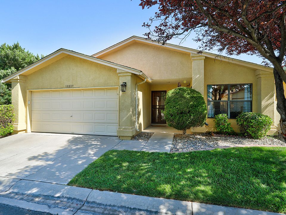 1st image of 10809 Griffith Park Dr NE