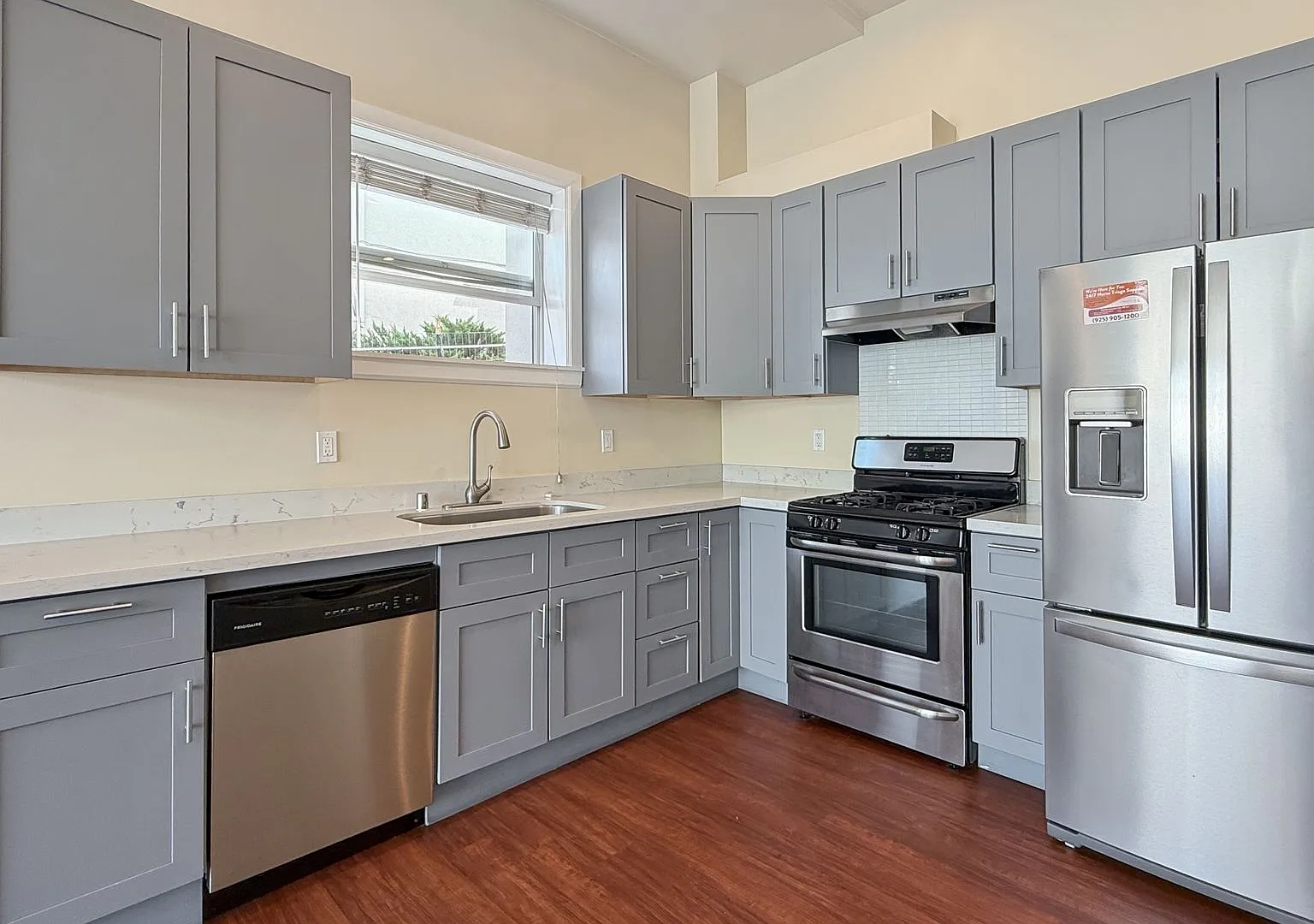 Remodeled Apartment in Bustling Cleveland Heights! — Photo 4