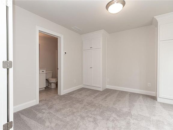 5th image of 2887 Elmwood Dr #9