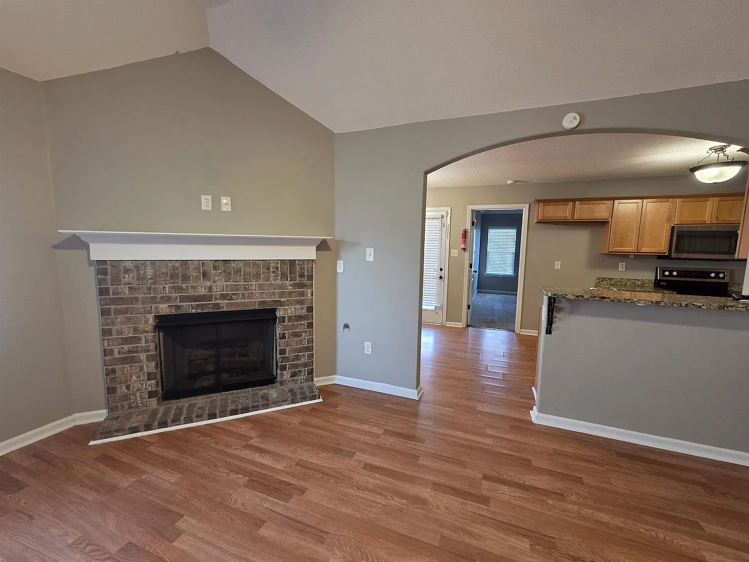 4 bed, 2.0 bath, 1717 sqft, $2,100 — Photo 4