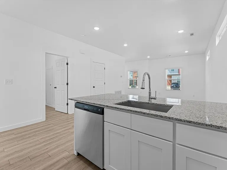 941 Ventnor Ave — Photo 10