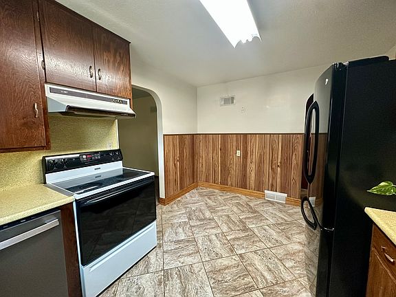 3rd image of 307 Maple St
