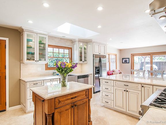 4th image of 2617 Lange Ave