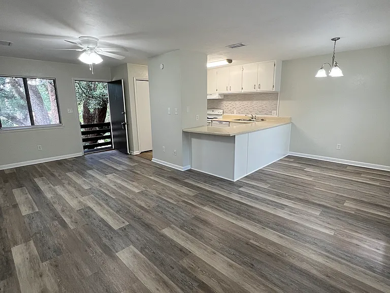 2665 N Point Ct #C — Photo 2