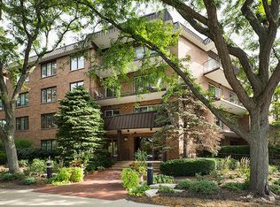 711 Oak St APT 304, Winnetka, IL 60093