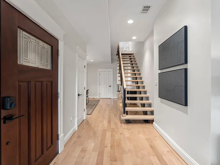 Florida Ave NW — Photo 10