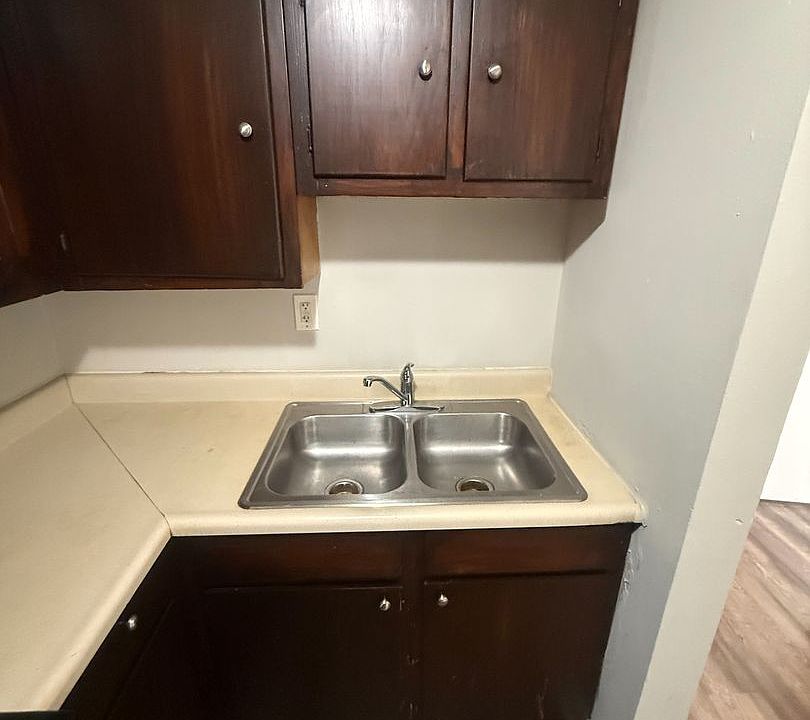 1st image of 2036 Wayne Ave Unit E