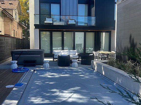 4th image of 980 S Gaylord St