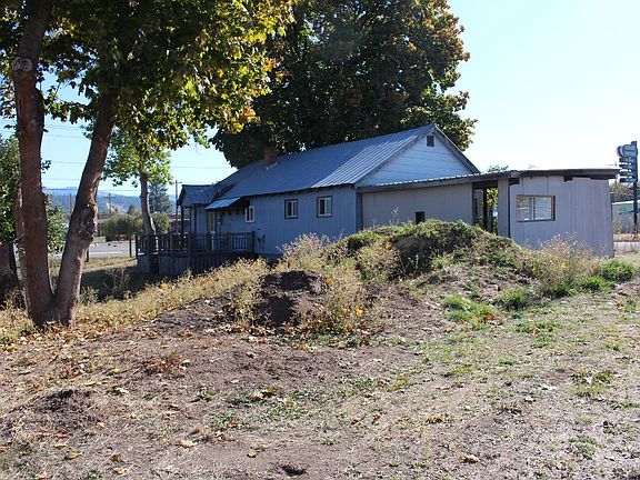 4th image of 118 E 3rd St