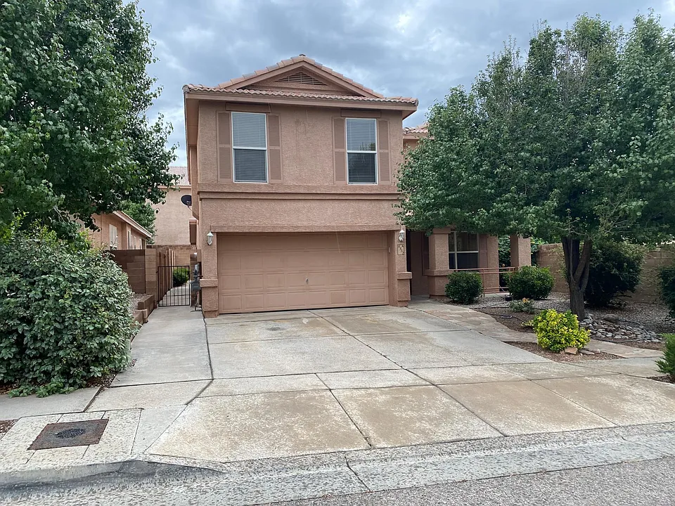 8732 Eagle Springs Dr NE