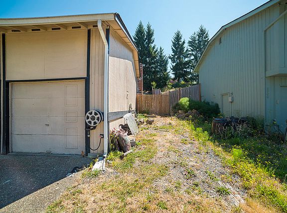 4th image of 5715 66th Ave NE