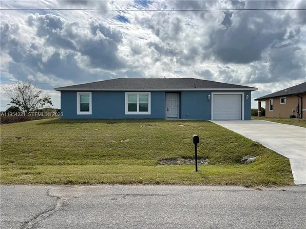 131 Carousel Ave, Labelle, FL 33935