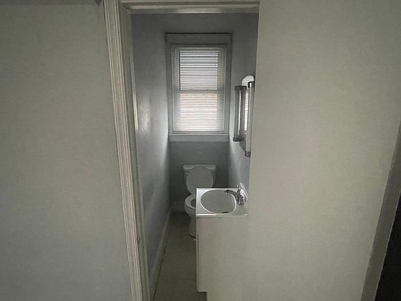 3rd image of 2533 Northumberland Ave