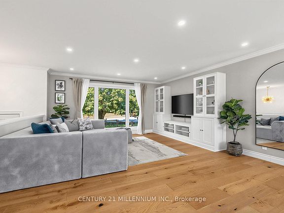 5th image of 35 Cloverhill Cres