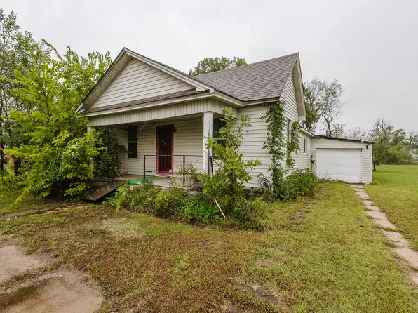 725 W 1st Ave, Hutchinson, KS 67501