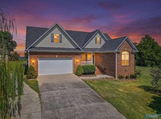 92 Lake Ridge Cir, Guntersville, AL 35976