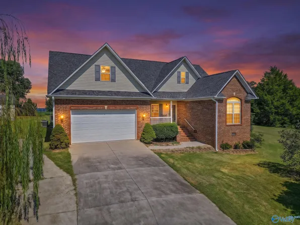 92 Lake Ridge Cir, Guntersville, AL 35976