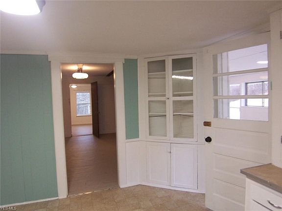 4th image of 405 Summit Dr