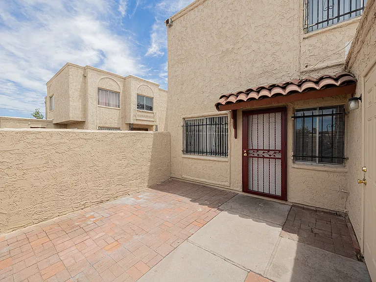 5414 W Lynwood St — Photo 2