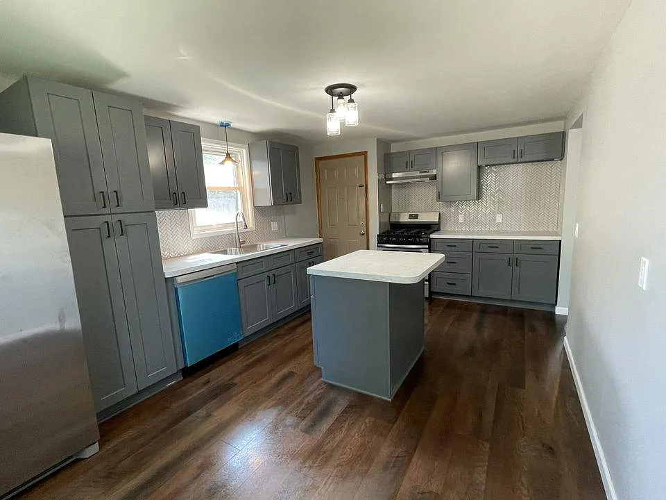1357 Center Rd #1