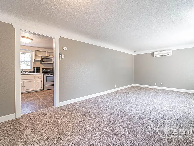1818 W 22nd St — Photo 3