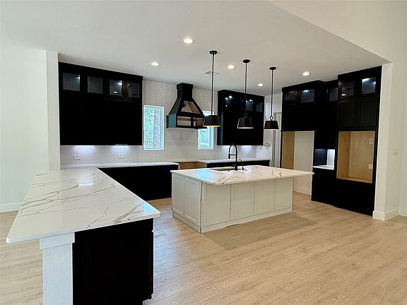 3rd image of 358 Louvenia Ct