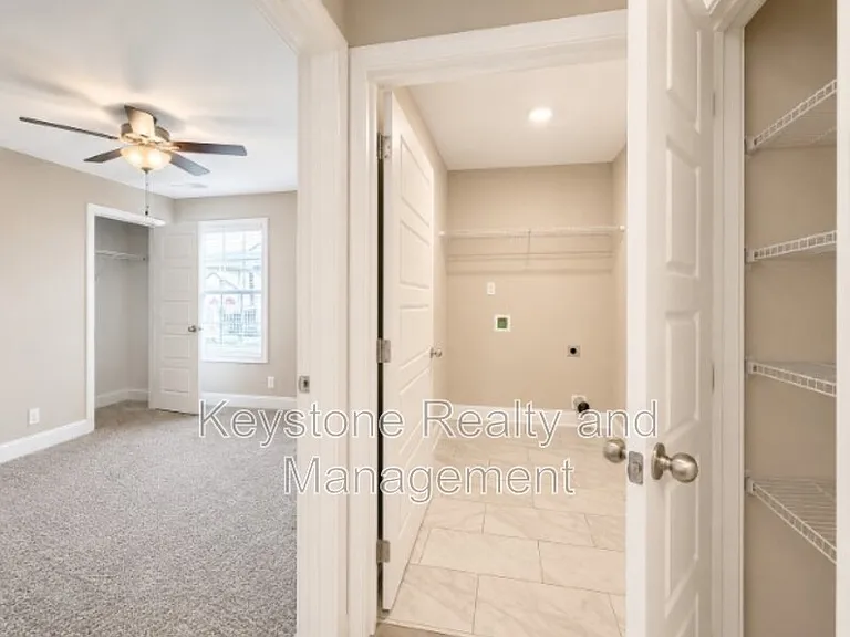 1073 Dublin Dr — Photo 12