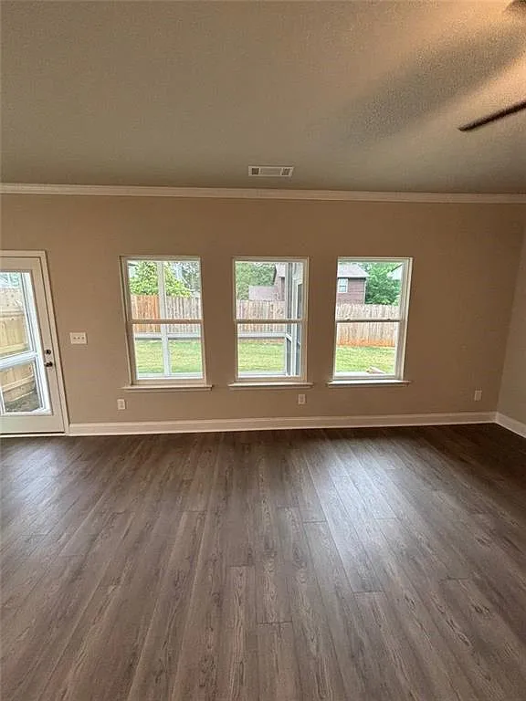 4 bed, 2.5 bath, 2319 sqft, $2,750 — Photo 3