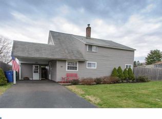 59 Geranium Rd, Levittown, PA 19057