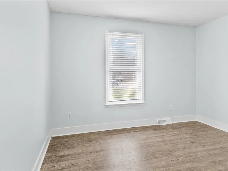 201 Hunter Dr — Photo 18