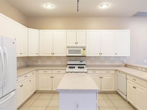 5th image of 1229R Highwood Pl