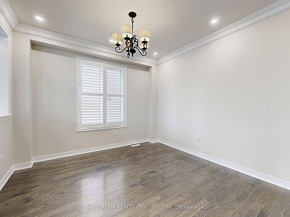 5th image of 224 Aspenwood Dr