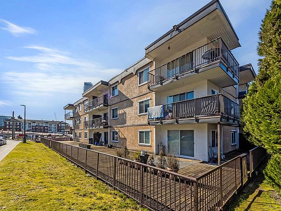 2nd image of 630 Clarke Rd #209