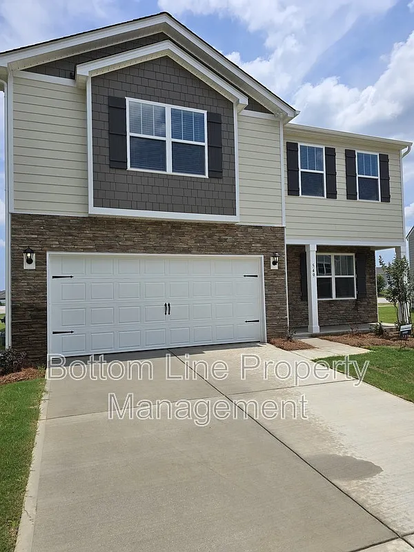 4 bed, 2.5 bath, 2175 sqft, $2,295 — Photo 3
