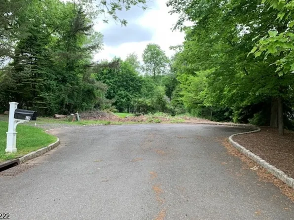 17 Falls View, Watchung Boro, NJ 07069