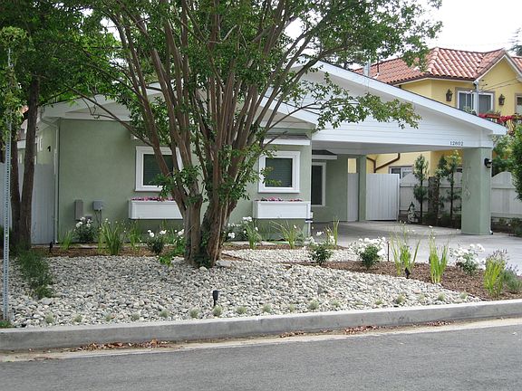 Frontal street view.2