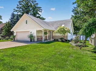 817 E Lake St, Pentwater, MI 49449