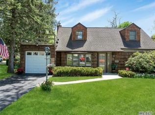 20 Radcliff Ave, Port Washington, NY