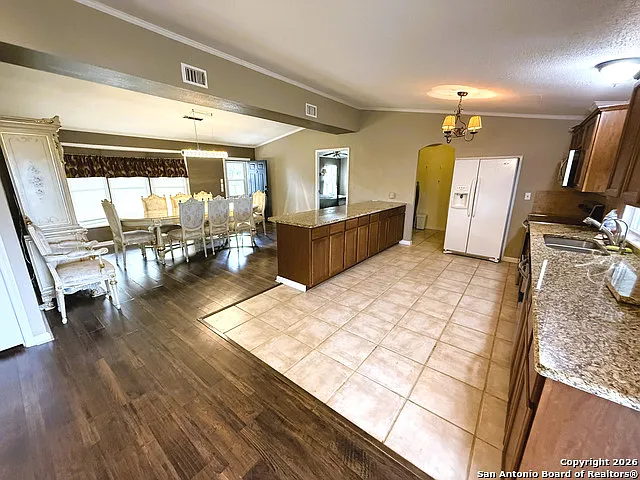 212 Thornton Ln — Photo 7