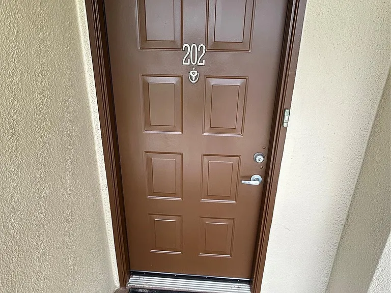 900 SW 142nd Ave #202L — Photo 2
