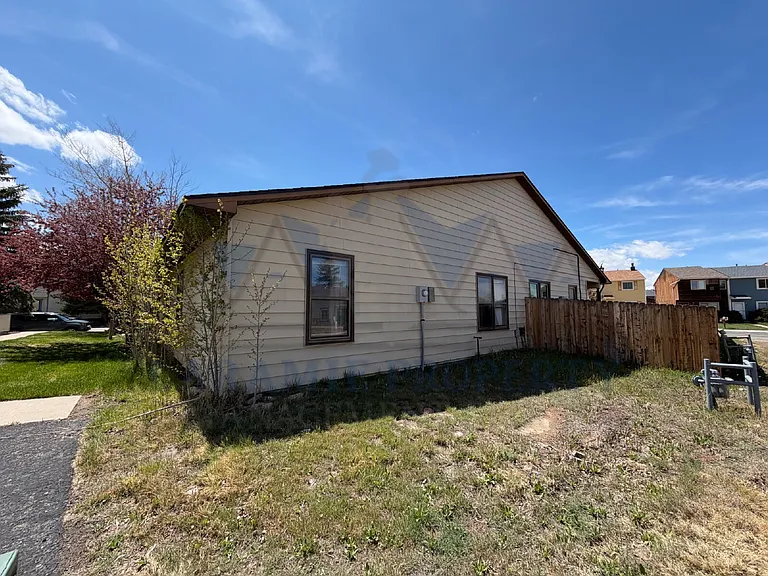 1905 Alsop Ln — Photo 24